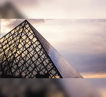 Imagem ilustrativa da imagem Após roubo milionário, Museu do Louvre reabre para visitação