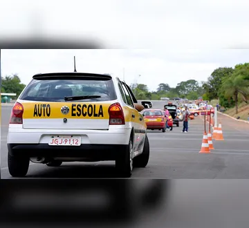 Imagem ilustrativa da imagem Bolsonarista tenta restaurar obrigatoriedade das autoescolas