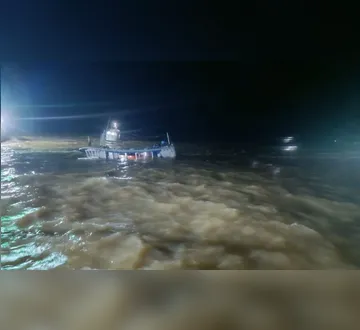 Imagem ilustrativa da imagem Barco com duas mil latas de açaí naufraga em cidade do Marajó