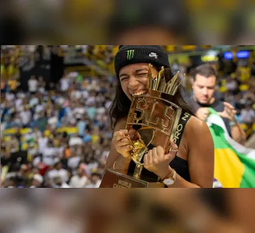 Imagem ilustrativa da imagem Rayssa Leal vence o Mundial de Skate (SLS) pela quarta vez consecutiva
