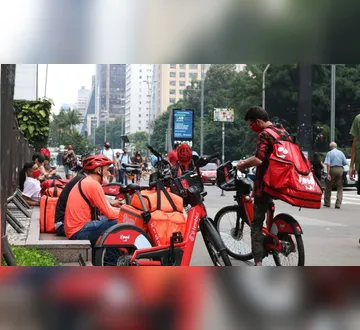 Imagem ilustrativa da imagem Governo cria grupo técnico para avaliar trabalho dos entregadores de A<span style="white-space: initial;">pp</span>