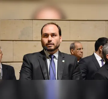 Imagem ilustrativa da imagem Carlos Bolsonaro renuncia ao cargo de vereador do Rio de Janeiro