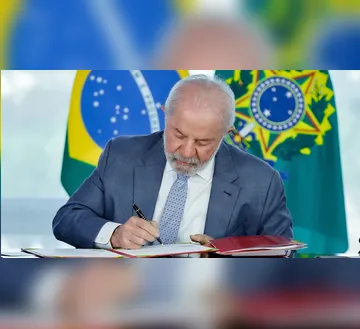 Imagem ilustrativa da imagem Lula sanciona lei que isenta IR para quem ganha até R$ 5 mil