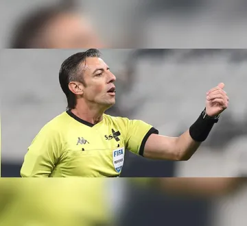 Imagem ilustrativa da imagem Raphael Claus, pivô de rebaixamento em 2021, apita Remo x Goiás