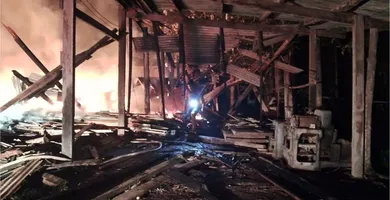 Imagem ilustrativa da imagem Incêndio de grandes proporções destrói serraria no sul do PA