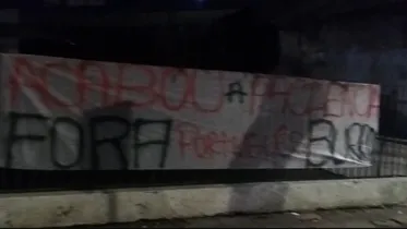 Imagem ilustrativa da notícia: Torcida do Clube do Remo protesta contra diretoria e António Oliveira 