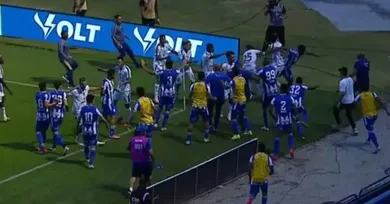 Imagem ilustrativa da notícia: Partida entre Avaí e Remo é marcada por brigas e expulsões