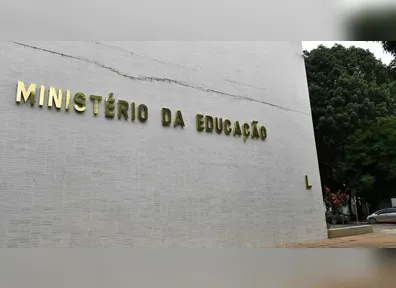O texto contempla oportunidades para professores e cargos técnico-administrativos.