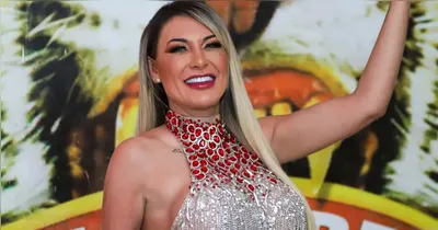 Andressa Urach é musa da escola de samba Porto da Pedra