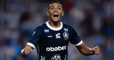 Pedro Rocha comemora gol pelo Remo na Série B.