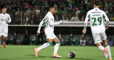 América-MG surpreende na Arena Condá, vence a Chapecoense por 1 a 0 e embaralha de vez a disputa pelo acesso na reta final da Série B.