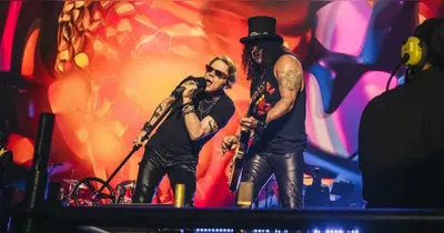 Axl Rose e Slash comandam o retorno do Guns N’ Roses ao Brasil, após anúncio de nova etapa da turnê com oito shows extras em abril de 2026.