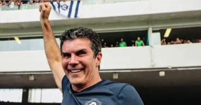 Governador Helder Barbalho vibra no Mangueirão após o acesso histórico do Remo à Série A