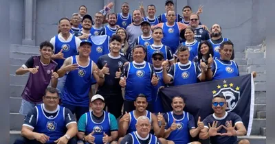 Pedro Rocha ao lado dos funcionários do Clube do Remo