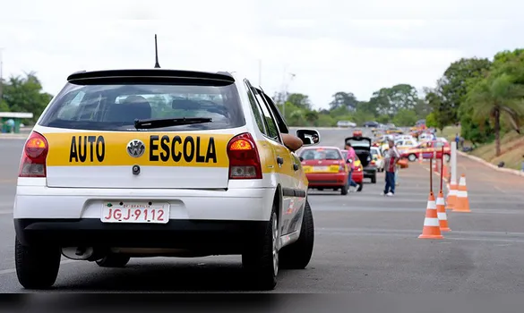 Imagem ilustrativa da imagem Bolsonarista tenta restaurar obrigatoriedade das autoescolas