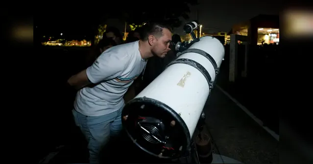 Imagem ilustrativa da notícia Lua de Saturno atraiu quase mil visitantes no Planetário