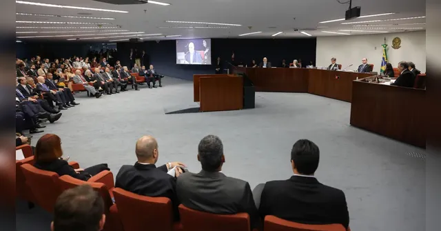 Imagem ilustrativa da notícia Por que Bolsonaro está sendo julgado diretamente pelo STF? Entenda