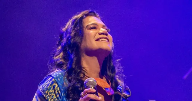 Imagem ilustrativa da notícia Simone Almeida celebra o EP Leve no Teatro Waldemar Henrique