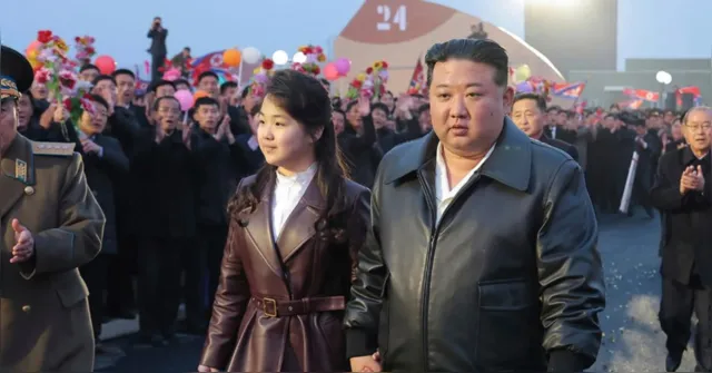 Imagem ilustrativa da notícia Nova sucessora? Filha de Kim Jong Un rouba a cena em agenda na China