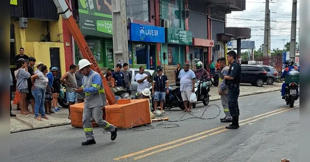 Imagem ilustrativa da notícia Ananindeua: Funcionários de empresa de energia elétrica sofrem acidente