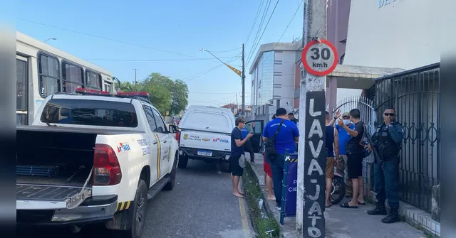 Imagem ilustrativa da notícia Jovem de 19 anos morre após bater moto em poste em Ananindeua