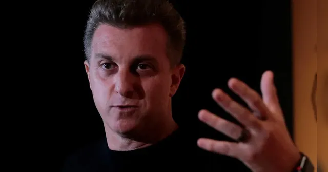 Imagem ilustrativa da notícia Em gravação com indígenas, Luciano Huck proíbe celular e roupa