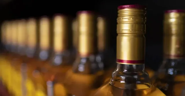 Imagem ilustrativa da notícia Rede de supermercado se manifesta sobre denúncia de uísque adulterado, em Belém