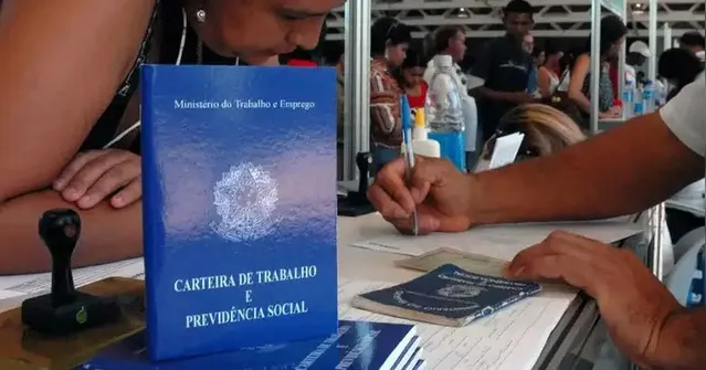 Imagem ilustrativa da notícia Desemprego no Brasil cai a 5,6%, menor nível desde 2012
