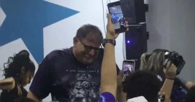 Imagem ilustrativa da notícia Guto Ferreira exalta força emocional e energia da torcida do Remo