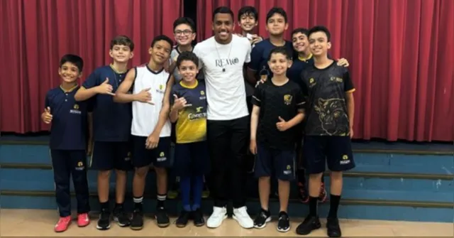 Imagem ilustrativa da notícia Artilheiro do Remo participa de bate papo em escola de Belém