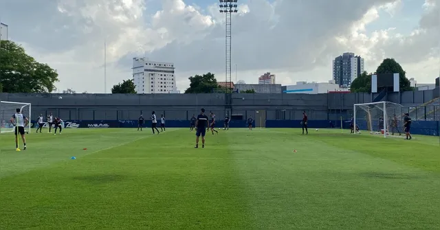 Imagem ilustrativa da notícia Antes de assinar rescisão, António comanda treino no Remo
