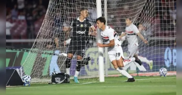 Imagem ilustrativa da notícia Dinenno quebra jejum e São Paulo vence Botafogo no Morumbis