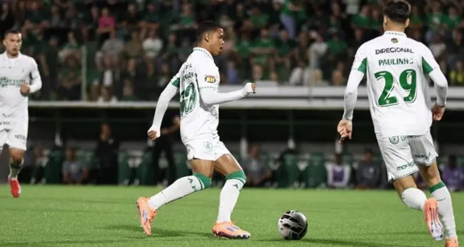 Imagem ilustrativa da imagem Chape tropeça e Remo mantém o 3º lugar na corrida pelo acesso