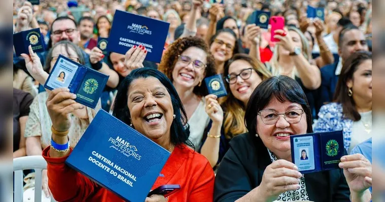 Imagem ilustrativa da notícia Professores: saiba como solicitar Carteira Nacional Docente para descontos exclusivos