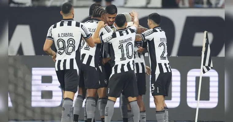 Imagem ilustrativa da notícia Botafogo goleia RB Bragantino com chuva de golaços 