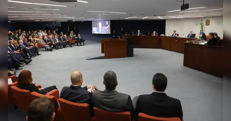 Imagem ilustrativa da notícia Por que Bolsonaro está sendo julgado diretamente pelo STF? Entenda