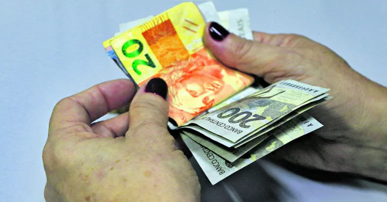 Imagem ilustrativa da notícia Salário mínimo deve passar para R$ 1.631 em 2026, prevê Governo Federal
