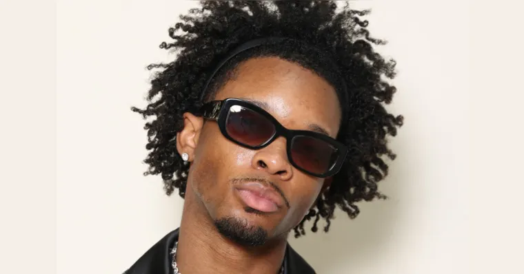 Imagem ilustrativa da notícia Rapper D4vd teria mantido cadáver da ex congelado por meses