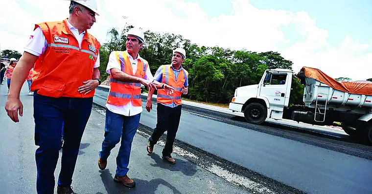 Imagem ilustrativa da notícia Helder vistoria avanço das obras da Avenida Liberdade