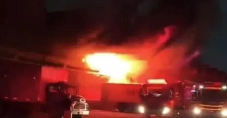 Imagem ilustrativa da notícia Incêndio de grandes proporções atinge Ceasa no Rio de Janeiro