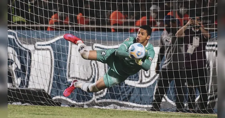 Imagem ilustrativa da notícia Vinícius briga na Justiça contra o Remo e cobra R$ 1 milhão; clube se defende