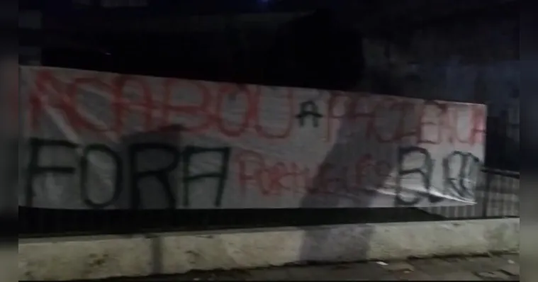 Imagem ilustrativa da notícia Torcida do Clube do Remo protesta contra diretoria e António Oliveira 