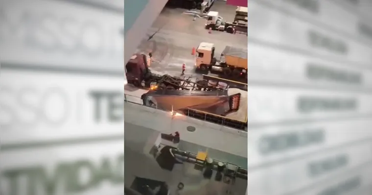 Imagem ilustrativa da notícia Homem morre esmagado após carreta tombar sobre ele em Barcarena