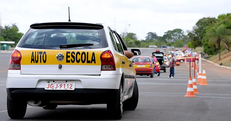 Imagem ilustrativa da notícia Bolsonarista tenta restaurar obrigatoriedade das autoescolas