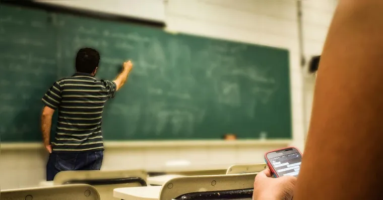 Imagem ilustrativa da notícia Professores convivem com risco à saúde mental e esgotamento emocional