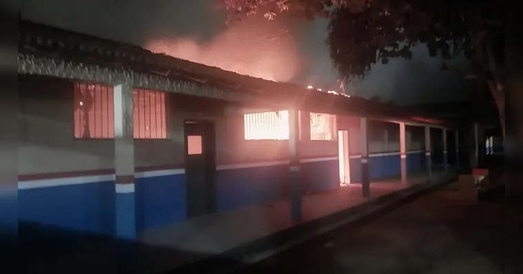 Imagem ilustrativa da notícia Incêndio atinge escola em Icoaraci; prova do Enem será mantida