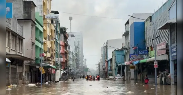 Imagem ilustrativa da notícia Inundações deixam mais de 900 mortos e centenas desaparecidos