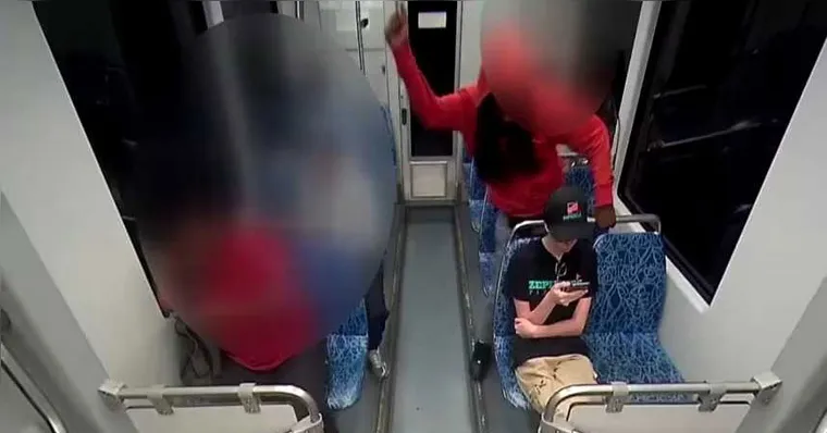 Imagem ilustrativa da notícia Assassinato de refugiada ucraniana em trem nos EUA gera revolta 
