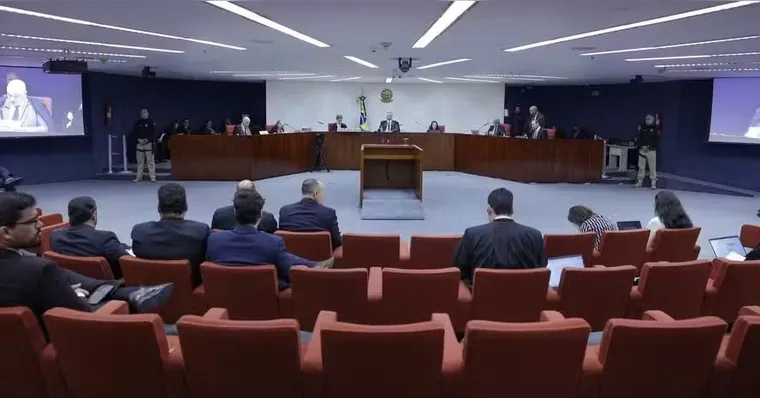 Imagem ilustrativa da notícia STF decide nesta segunda (24) se Bolsonaro permanece preso preventivamente