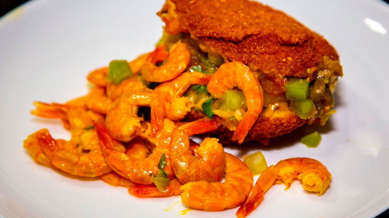 Jovem de 19 anos morre após suspeita de intoxicação por acarajé